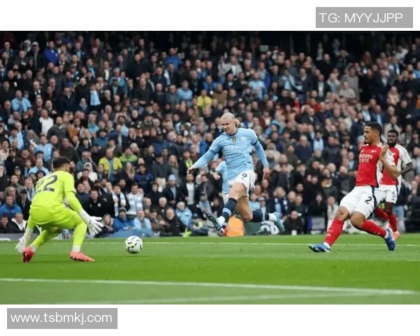 足球明星打手机事件引发热议球迷与媒体的不同反应与看法分析 足球明星打手机事件引发热议球迷与媒体的不同反应与看法分析